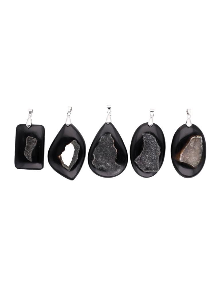 Onyx pendant with crystallization A