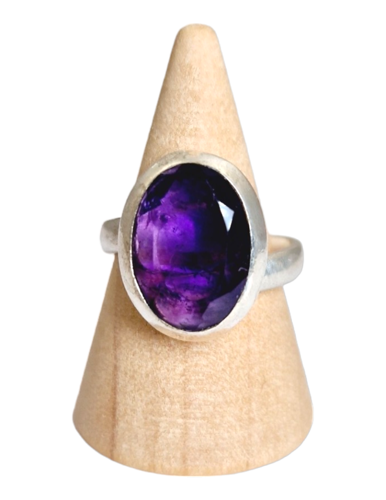 Faceted ring bezel set in 925 silver